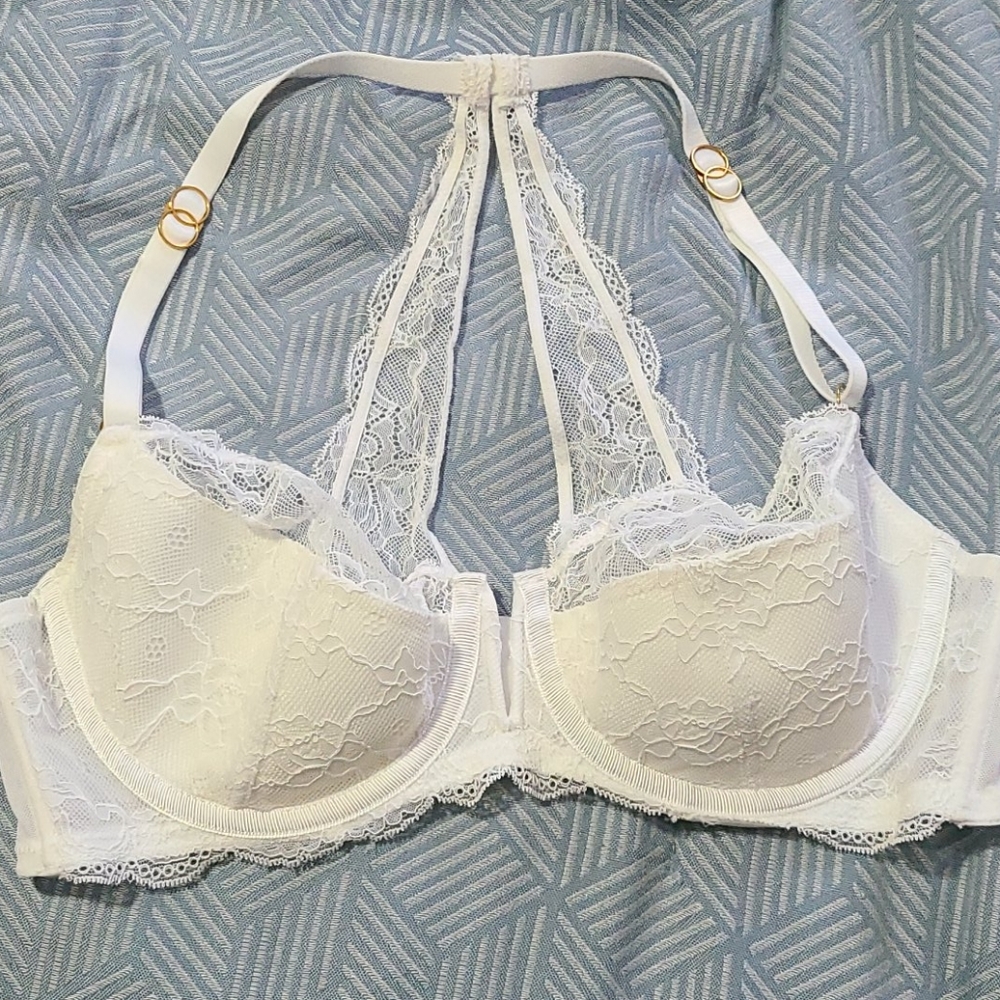 Cacique White lace detail with lace strap back.
